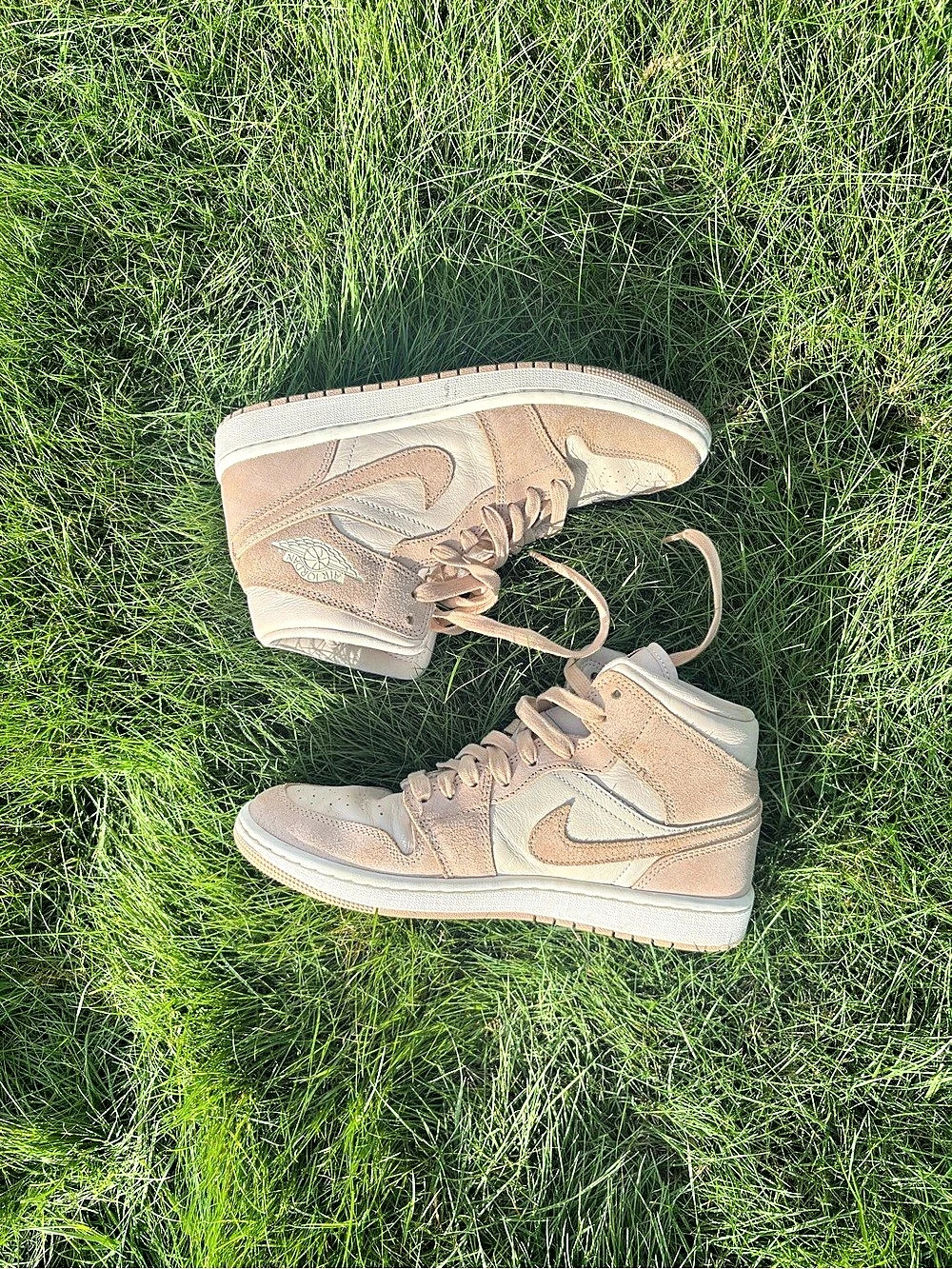 Air Jordan 1 Mid SE 'Legend Light Brown' Women’s Size US 8